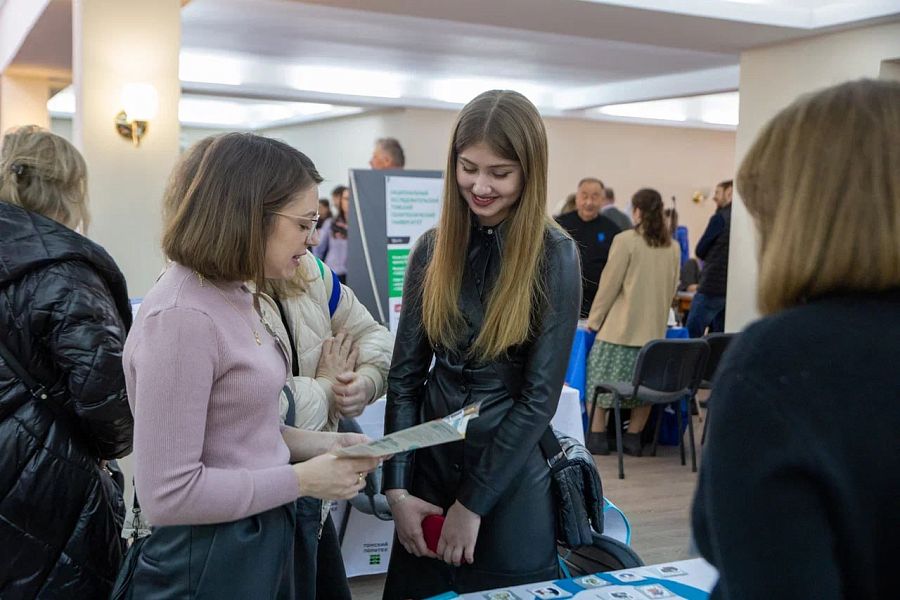 Рекордное число студентов и школьников посетили выставку «Учись в России» в столице Казахстана